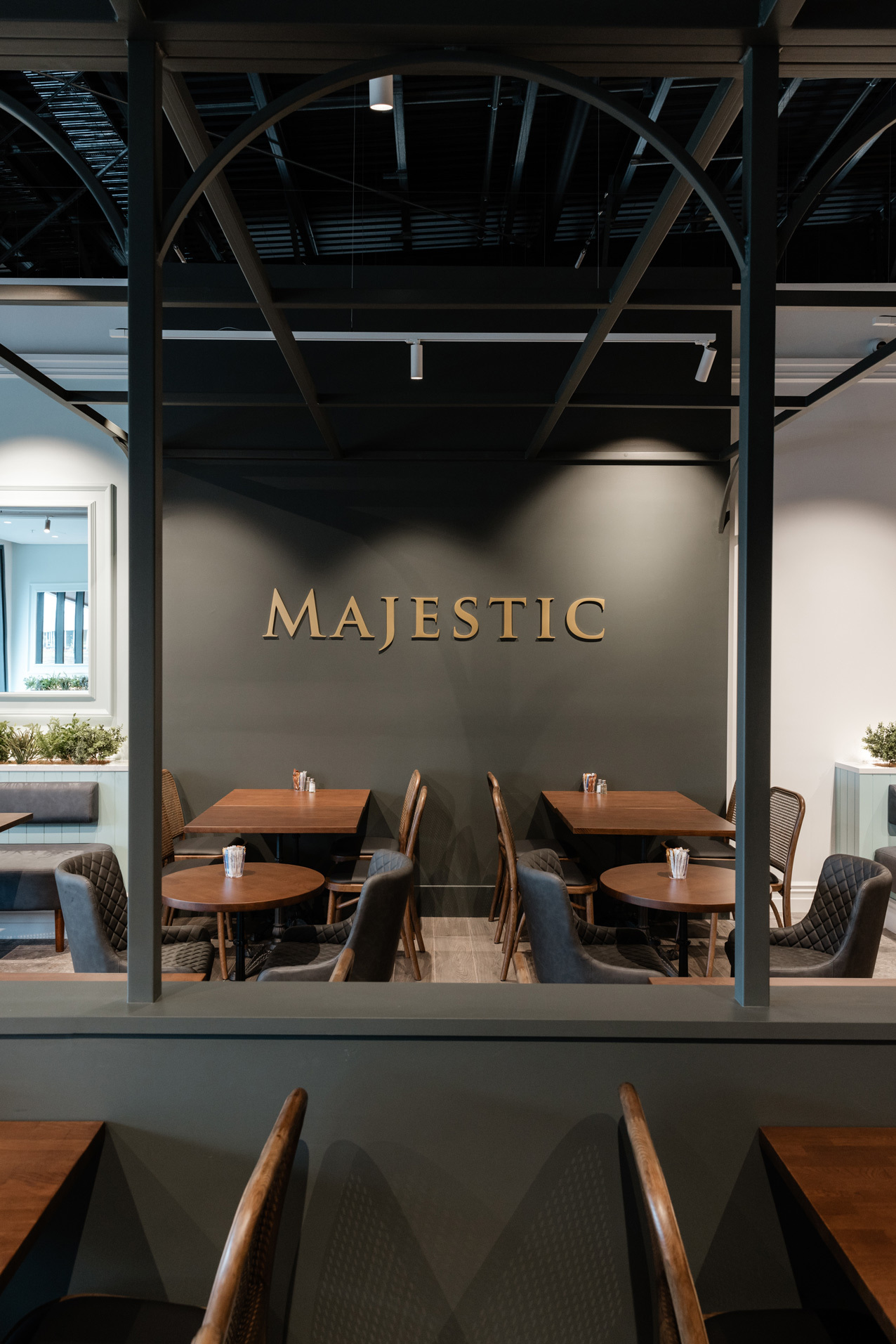majestic tea bar brian chairs