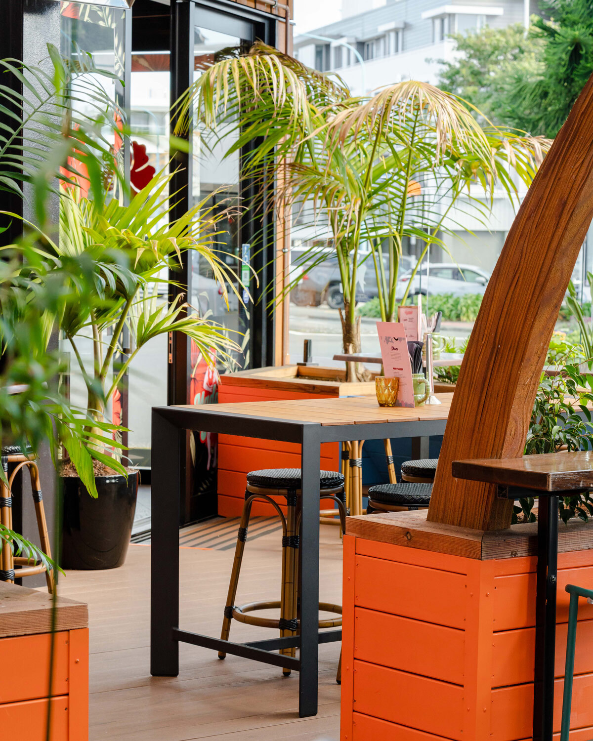 cintesi commercial furniture