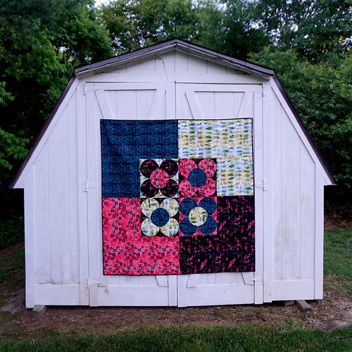 e bond - Colorblock Flowers Quilt
