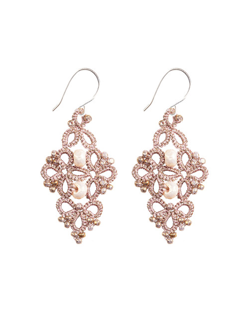 Cotton pearls earrings - rose quartz - product closeup