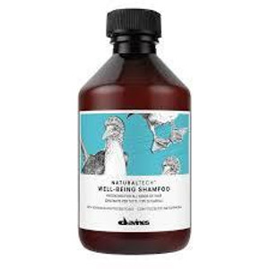 Light shampoo enriched with extracts and proteins with moisturizing, protective and antioxidant properties. Its full-bodied and rich foam cleanses without attacking or altering the structure of the hair. Light shampoo enriched with extracts and proteins with moisturizing, protective and antioxidant properties. Its full-bodied and rich foam cleanses without attacking or altering the structure of the hair.