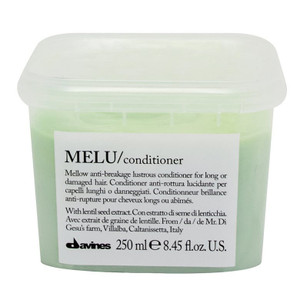 Conditioner for long or damaged hair. The conditioning action moisturizes the hair, nourishes the ends and prevents breakage. The light formula makes the hair soft and fluffy, without weighing it down. Conditioner for long or damaged hair. The conditioning action moisturizes the hair, nourishes the ends and prevents breakage. The light formula makes the hair soft and fluffy, without weighing it down.