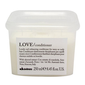 Elasticizing and disciplining conditioner for curly or wavy hair Elasticizing and disciplining conditioner for curly or wavy hair