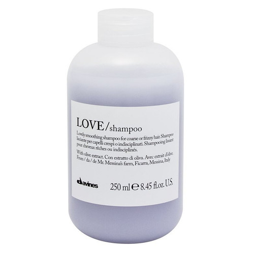 Shampoo for frizzy or unruly hair that wants a smooth look. Formula characterized by a soft and creamy foam indicated to gently cleanse frizzy hair by smoothing it.