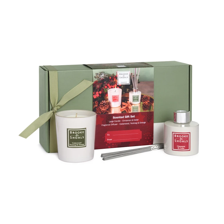Brooke and Shoals - Christmas Gift Box -  Diffuser Cedarwood Nutmeg & Orange & Candle Cinnamon & Cedar Candle