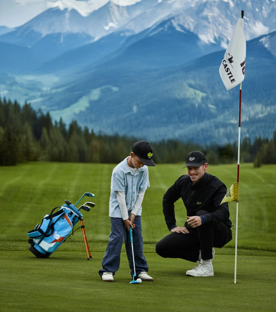 Vice 5 Club Kids Golf Set for Ages 4-8 (kids 44-49" tall) Blue - Lifestyle Image