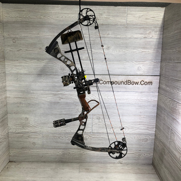 Mathews Switchback 28"DL  Right handed 60-70# bow package 2