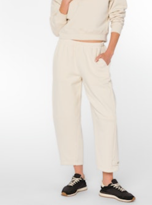 Velvet Heart Joshua Barrel Sweatpants in Vanilla Ice, Teen and Women Sweatpants , Velvet Heart Joshua Barrel Sweatpants, Vanilla Ice sweatpants, barrel leg sweatpants, women’s sweatpants, women’s casual pants, elevated loungewear, cozy women’s clothing, fall fashion, chic casual style, women’s boutique clothing, PHIA Boutique.