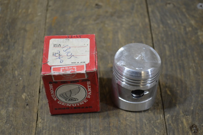 Honda CB125/CL125/SS125A, Piston 1.00, Genuine NOS