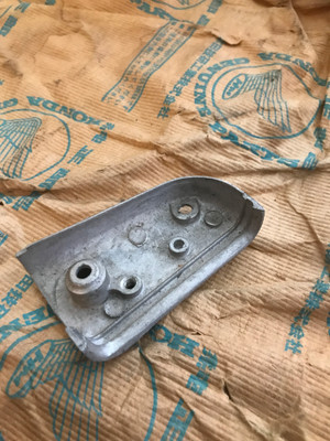 Honda C110/C115/CA110/S50, Front Left Lower Indicator Case, NOS, 33471-011-010