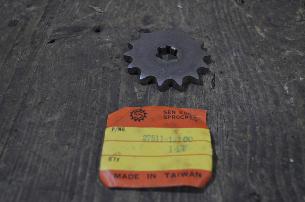 Suzuki AS50 F70 FR80 JR50R MT50 Engine Sprocket .NOS, 27511-19700