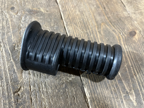 Honda C70/C75/C76/C76, Right Side Footrest Rubber, NOS, Part Number 50661-250-000
