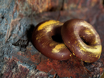 Liquid doenjang and chocolate bonbons Liquid doenjang and chocolate bonbons