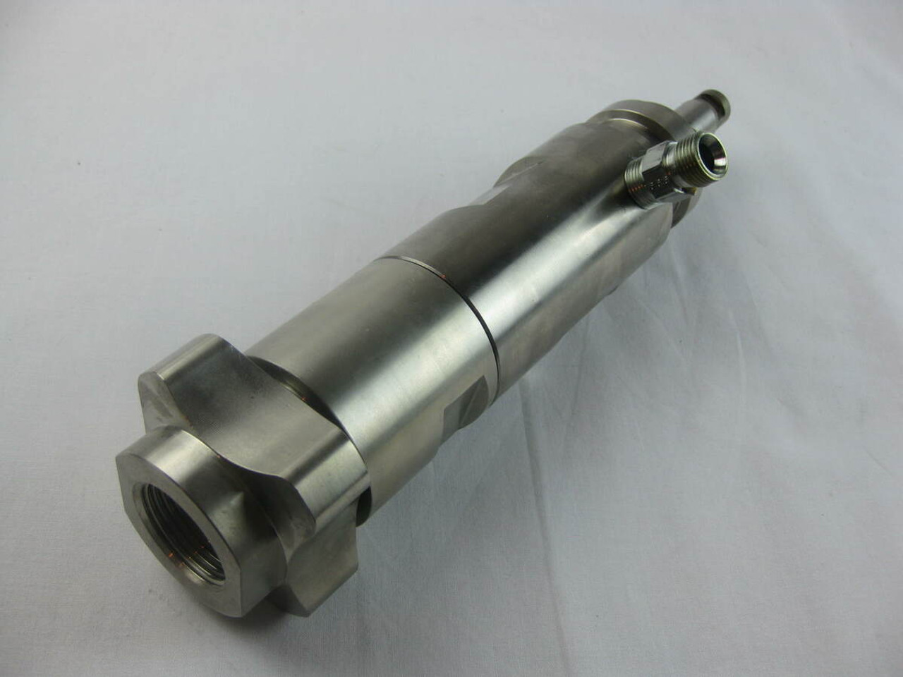 Titan 0552603A Pump Fluid Section for Impact 1040 Spraywell