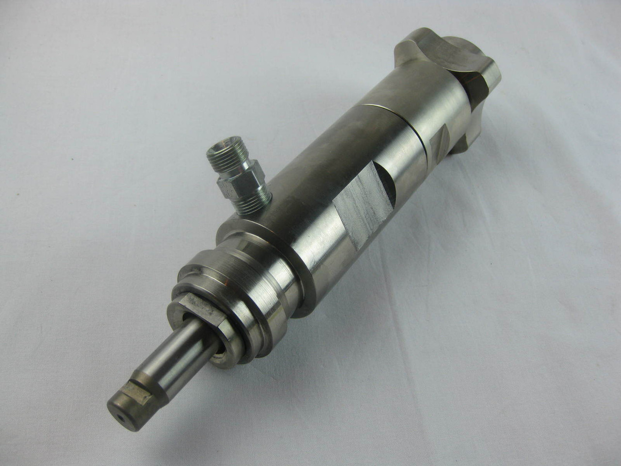Titan 0552603A Pump Fluid Section for Impact 1040 - Spraywell