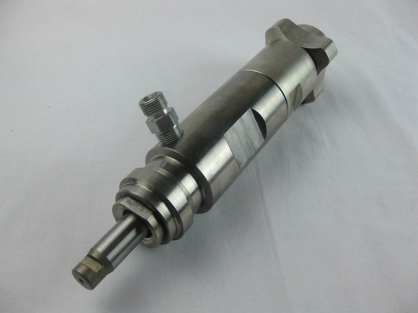 Titan 0552603A Pump Fluid Section for Impact 1040 - Spraywell