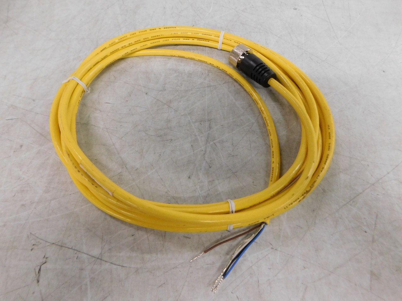 Cubre cables tapa colores 1 metros Amarillo - Liontec