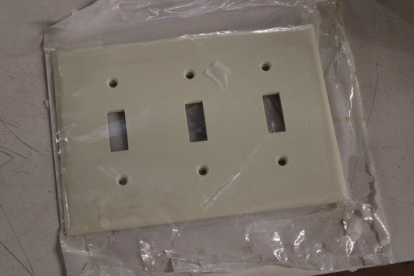 Leviton 80711-A Wallplates and Switch Accessories