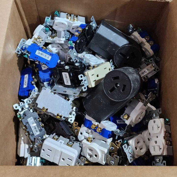 Eaton ECLOT-0539-B-OUTLETS Outlets