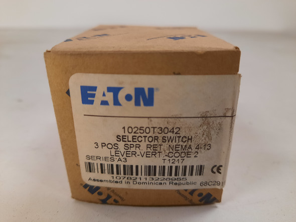 Eaton 10250T3042 Selector Switches Non-Illuminated 3 Position Black EA NEMA 3/3R/4/4X/12/13 Spring Return Watertight/Oiltight