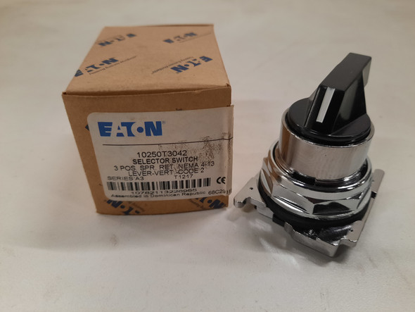 Eaton 10250T3042 Selector Switches Non-Illuminated 3 Position Black EA NEMA 3/3R/4/4X/12/13 Spring Return Watertight/Oiltight