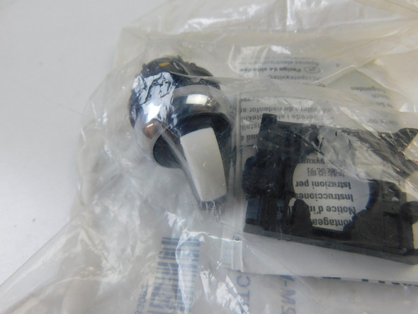 Eaton M22M-WK3 Selector Switches Non-Illuminated Black/White EA NEMA 3/3R/4/4X/12/13