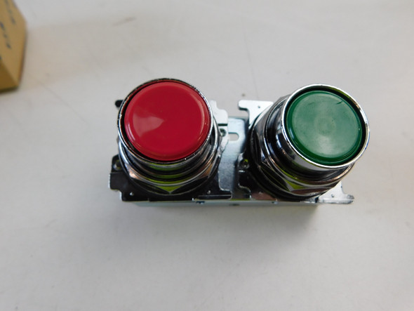 Eaton 10250TA72 Pushbuttons Station 2 Button Red/Green EA NEMA 3/3R/4/4X/12/13 Mechanically Interlocked