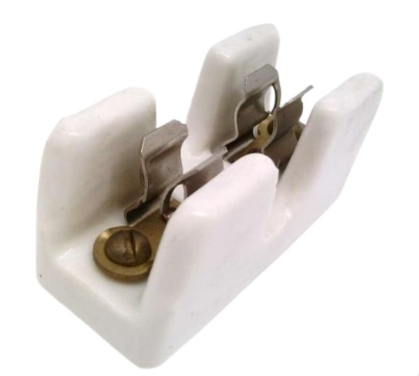 Bussmann 3845 Fuse Blocks and Holders EA