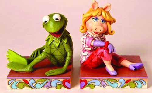 Disney Traditions Kermit/Miss Piggy Bookends -- DEC112034 Disney Traditions Kermit/Miss Piggy Bookends -- DEC112034