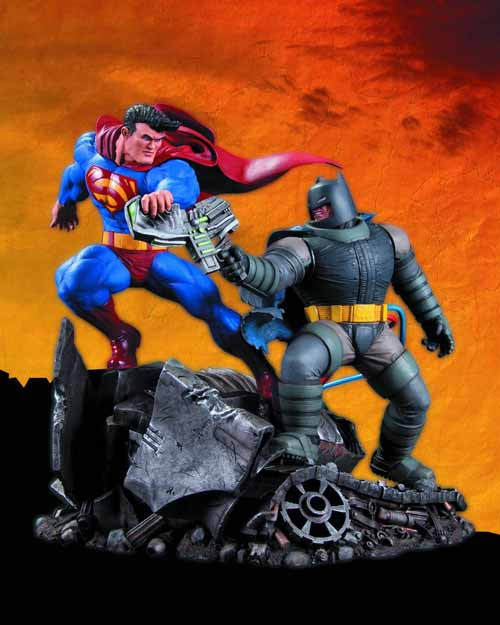 Dark Knight Returns Superman Vs Batman Statue  Frank Miller -- MAY120345