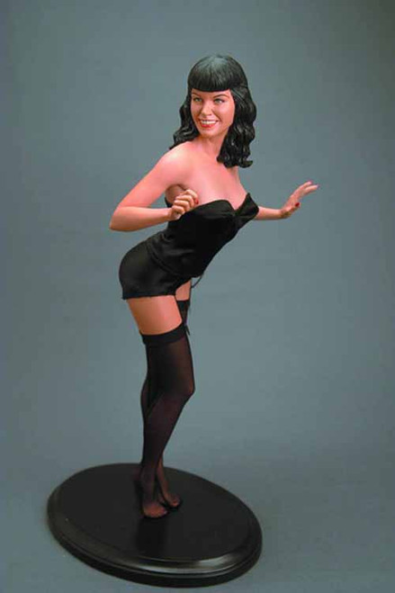 Bettie Page 1/4 Scale Statue -- MAY121864