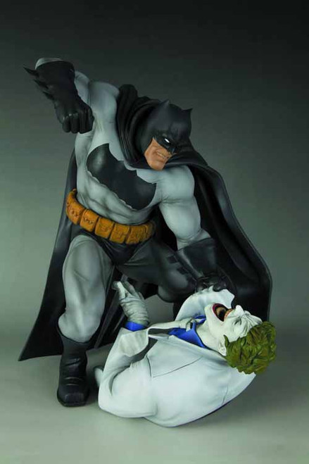 Dark Knight Returns Batman Vs Joker ARTFX Statue -- APR121799