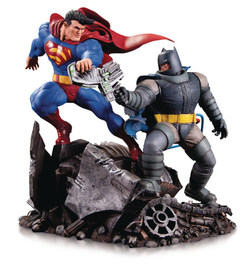 Dark Knight Returns Batman vs Superman Mini Battle Statue Frank Miller | FEB190629