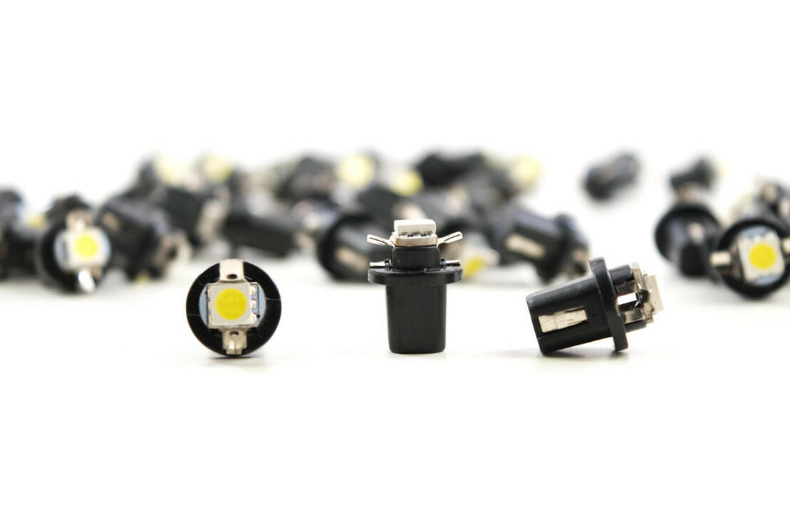 B8.5D Profile Peak LED Bulbs