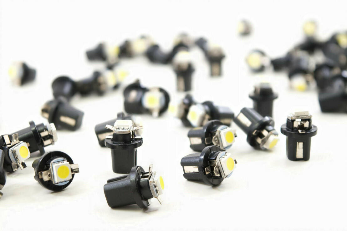 B8.5D Profile Peak LED Bulbs