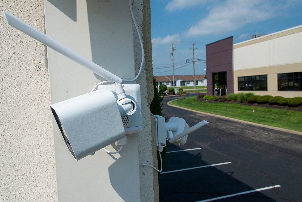 8ch Long-Range Wifi NVR Kit w/ 4 x 4K Wireless Battery Cameras w/Active Deterrence