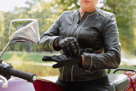 Empower Women Riders- What is the Role of Motorcycle Gloves in Safety and Style?