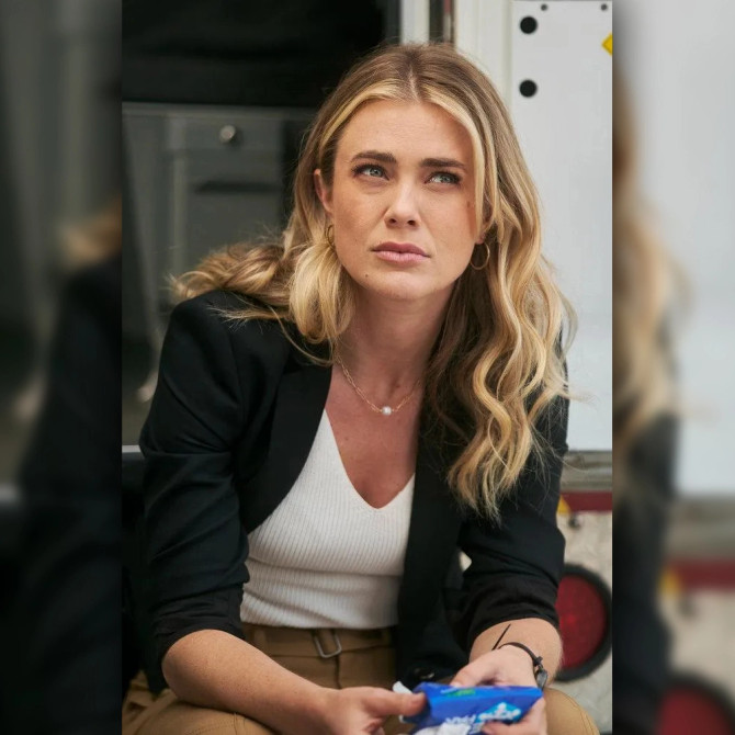 The Hunting Party Melissa Roxburgh Black Blazer The Hunting Party Melissa Roxburgh Black Blazer