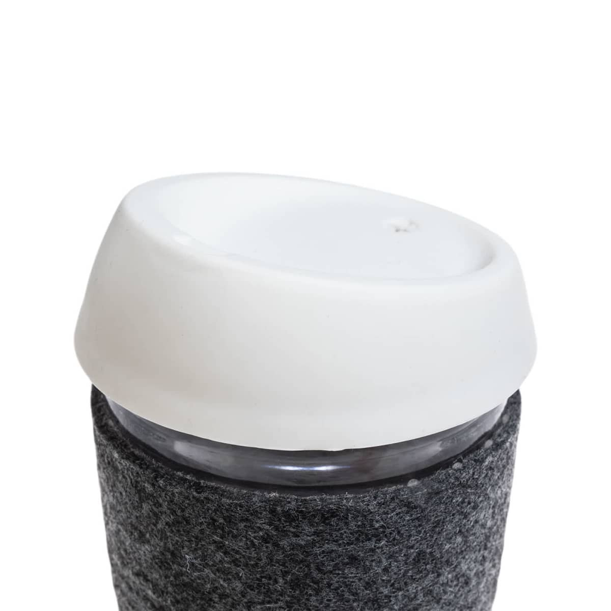 A Vienna coffee cup featuring a silicone lid and an RPET band for added grip, designed for reusable use.