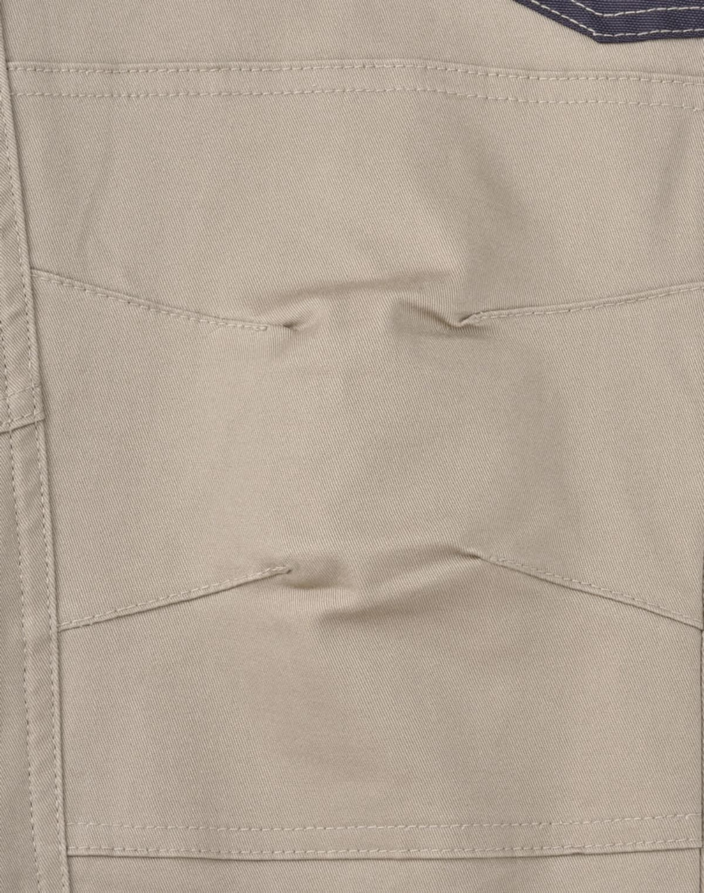 Cuffed work pants in beige with pockets and stitching details. The fabric has a stretch drill quality.