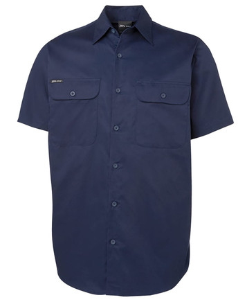 A navy short-sleeve work shirt with two front pockets and a logo. Suitable for workwear purposes. A navy short-sleeve work shirt with two front pockets and a logo. Suitable for workwear purposes.