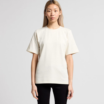 A plain cream T-shirt with short sleeves, featuring a simple design and a logo on the side. A plain cream T-shirt with short sleeves, featuring a simple design and a logo on the side.