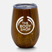 A drink cup with a mirror finish in a wood effect, featuring a clear lid and a logo. A drink cup with a mirror finish in a wood effect, featuring a clear lid and a logo.