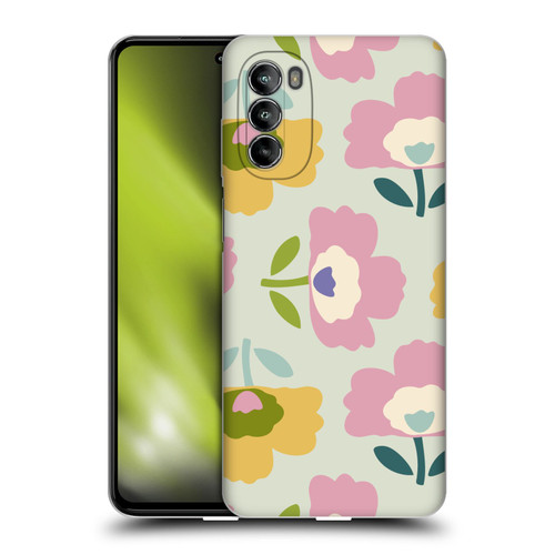 Gabriela Thomeu Retro Scandinavian Floral Soft Gel Case for Motorola Moto G82 5G