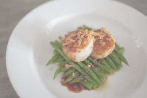 Recipe: Seared Scallops on Poached Asparagus with a soy, ginger & maple glaze