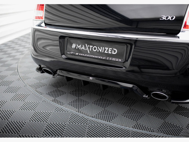 Maxton Design Central Rear Splitter (Vertical Bars) Chrysler 300 Mk2