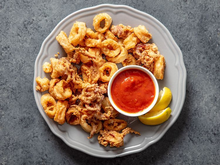 Fried calamari with red sauce