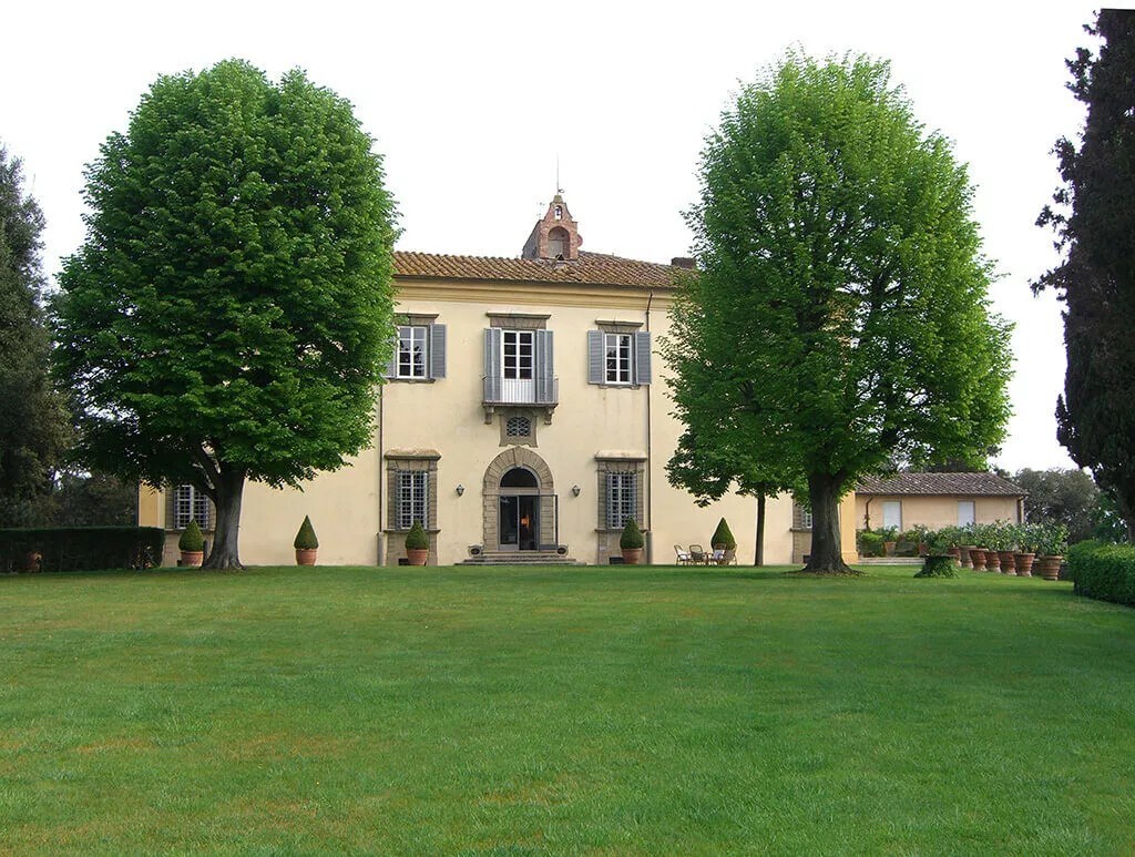 Tuscan villa and vineyard setting