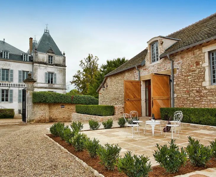 French chateau and tasting-room estate atmosphere