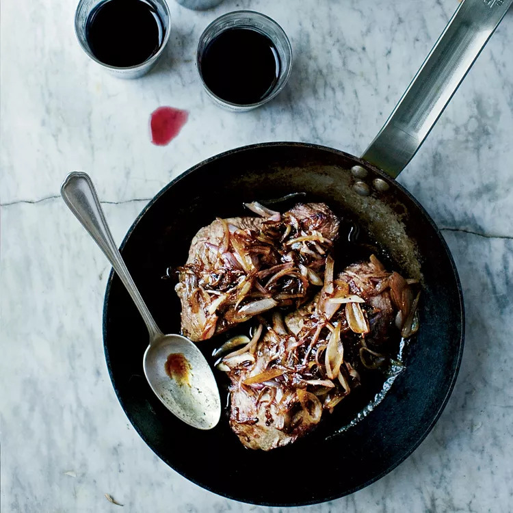 Flank Steaks with Shallot-Red Wine Sauce, food pairing image